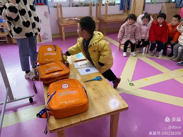 global english艾思奇幼儿园小班英语汇报课